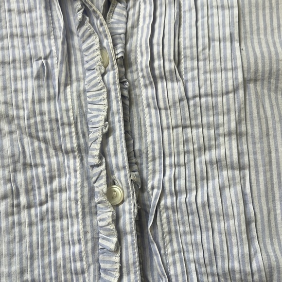 Women’s GAP blue and white striped button up shirt. Size S - Picture 3 of 4